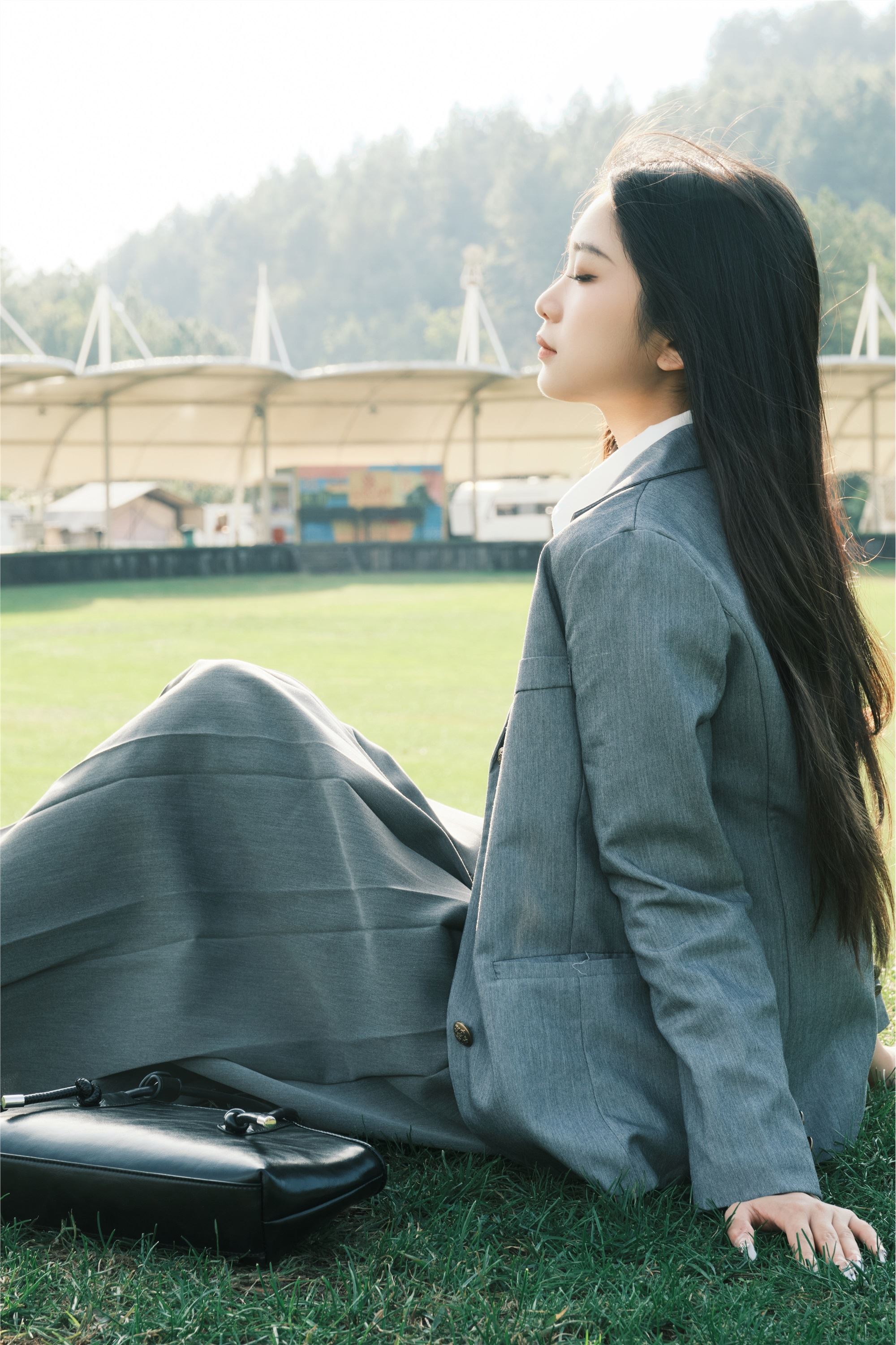 YITUYU艺图语 2025.01.06 草坪学院 一只狸猫